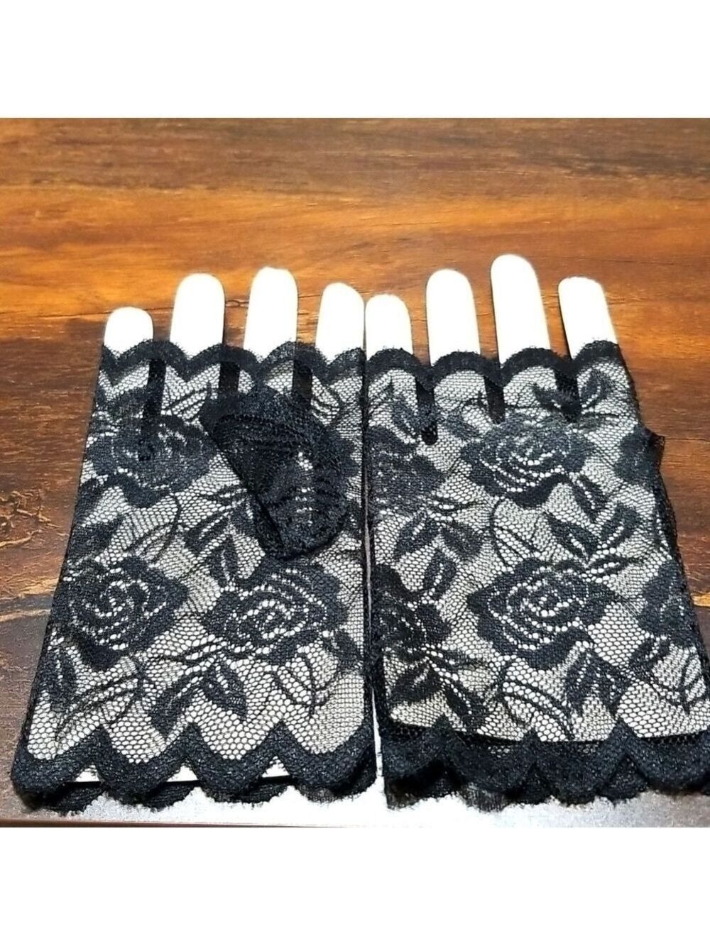 Beautiful vintage style lace fingerless gloves, black .New.